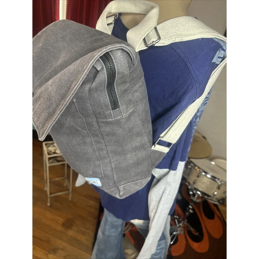 Toms Trekker Excursion Canvas Backpack Grey W/White Straps Button/Zipper Adjust